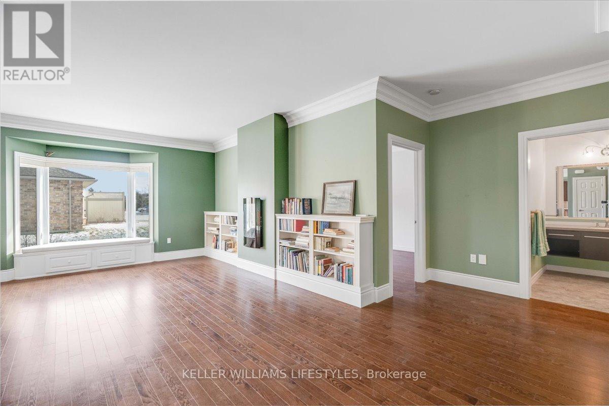 21 - 5969 Townsend Line, Lambton Shores (Forest), ON - Indoor