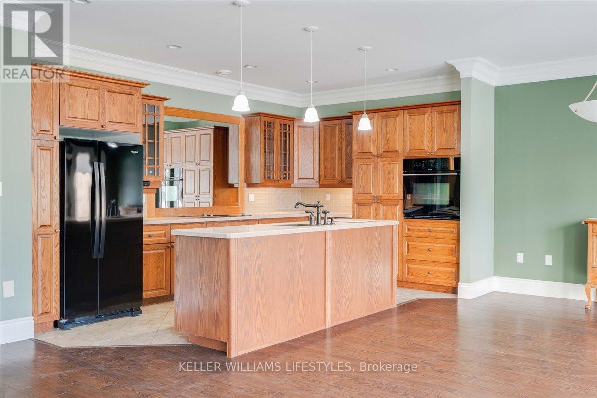 21 - 5969 Townsend Line, Lambton Shores (Forest), ON - Indoor Photo Showing Kitchen