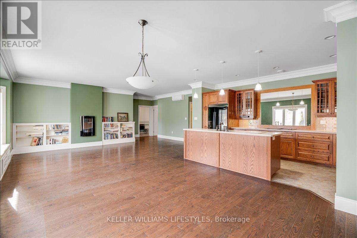 21 - 5969 Townsend Line, Lambton Shores (Forest), ON - Indoor