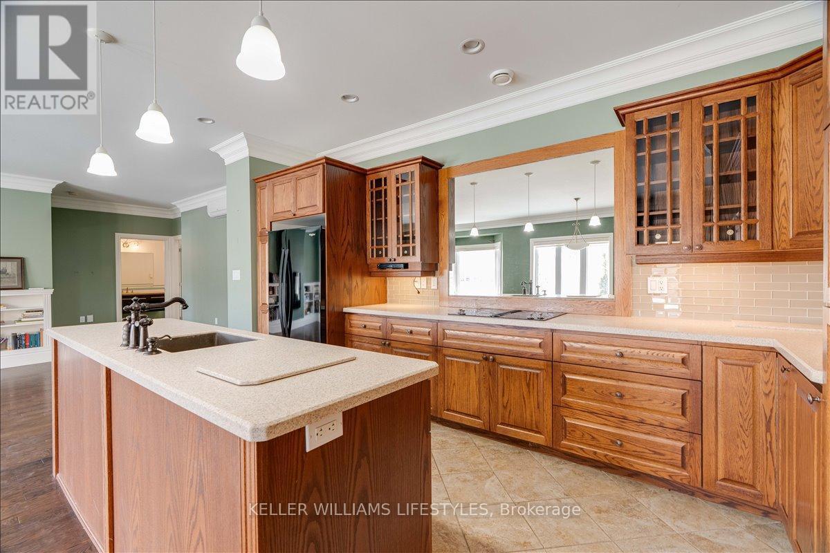 21 - 5969 Townsend Line, Lambton Shores (Forest), ON - Indoor Photo Showing Kitchen