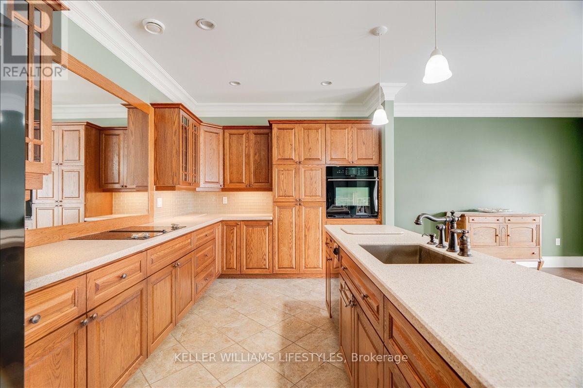 21 - 5969 Townsend Line, Lambton Shores (Forest), ON - Indoor Photo Showing Kitchen
