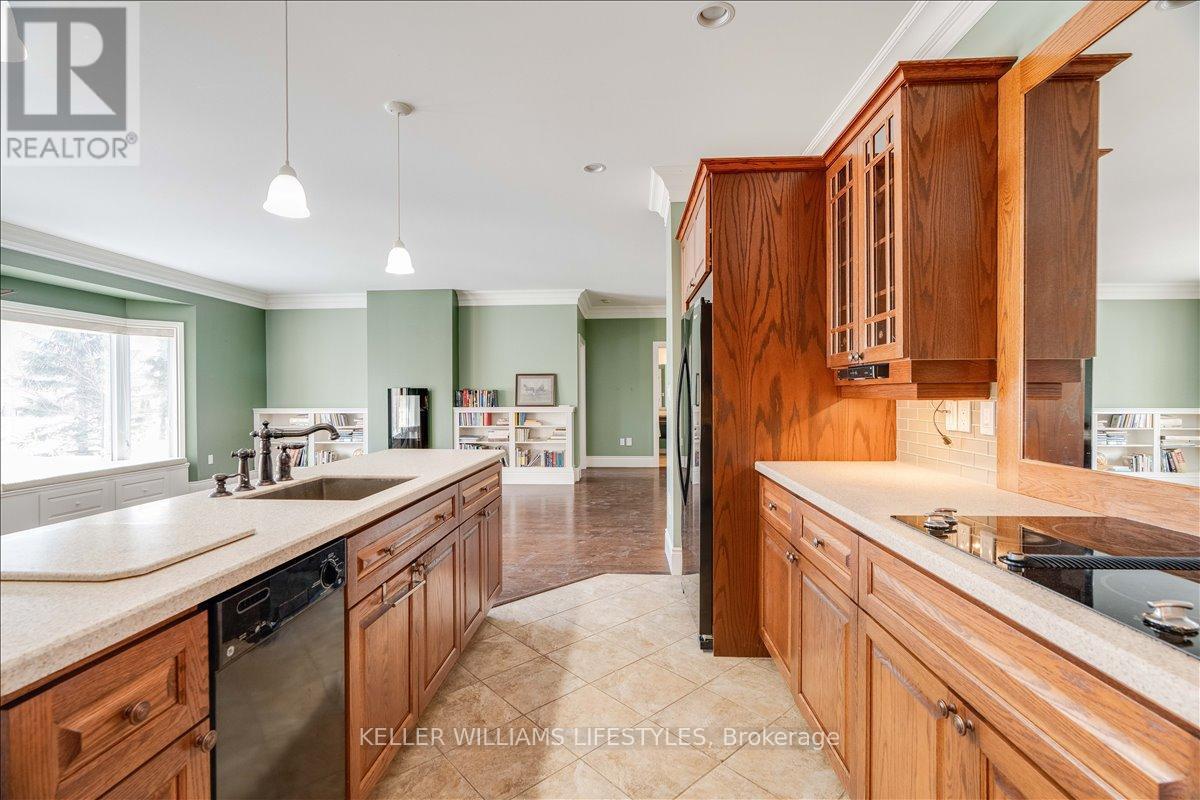 21 - 5969 Townsend Line, Lambton Shores (Forest), ON - Indoor Photo Showing Kitchen