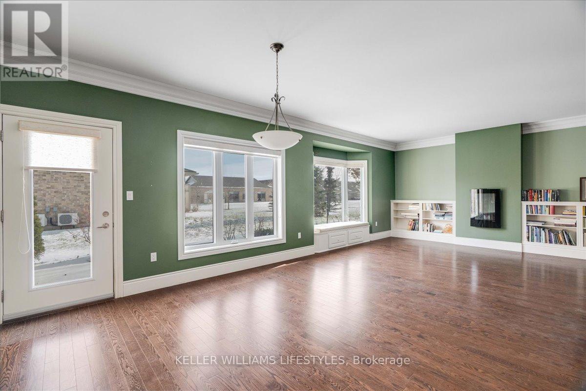 21 - 5969 Townsend Line, Lambton Shores (Forest), ON - Indoor