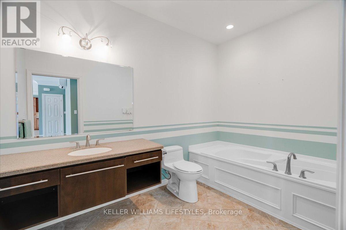 21 - 5969 Townsend Line, Lambton Shores (Forest), ON - Indoor Photo Showing Bathroom