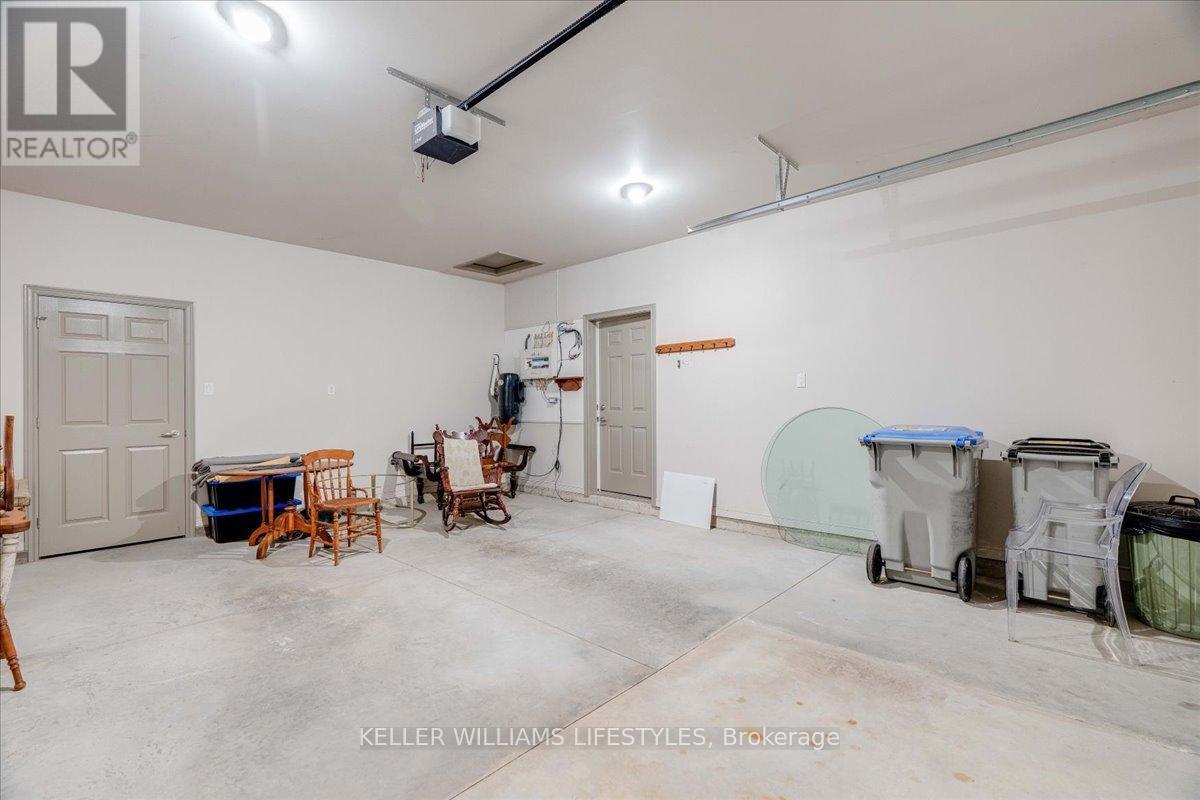 21 - 5969 Townsend Line, Lambton Shores (Forest), ON - Indoor Photo Showing Garage