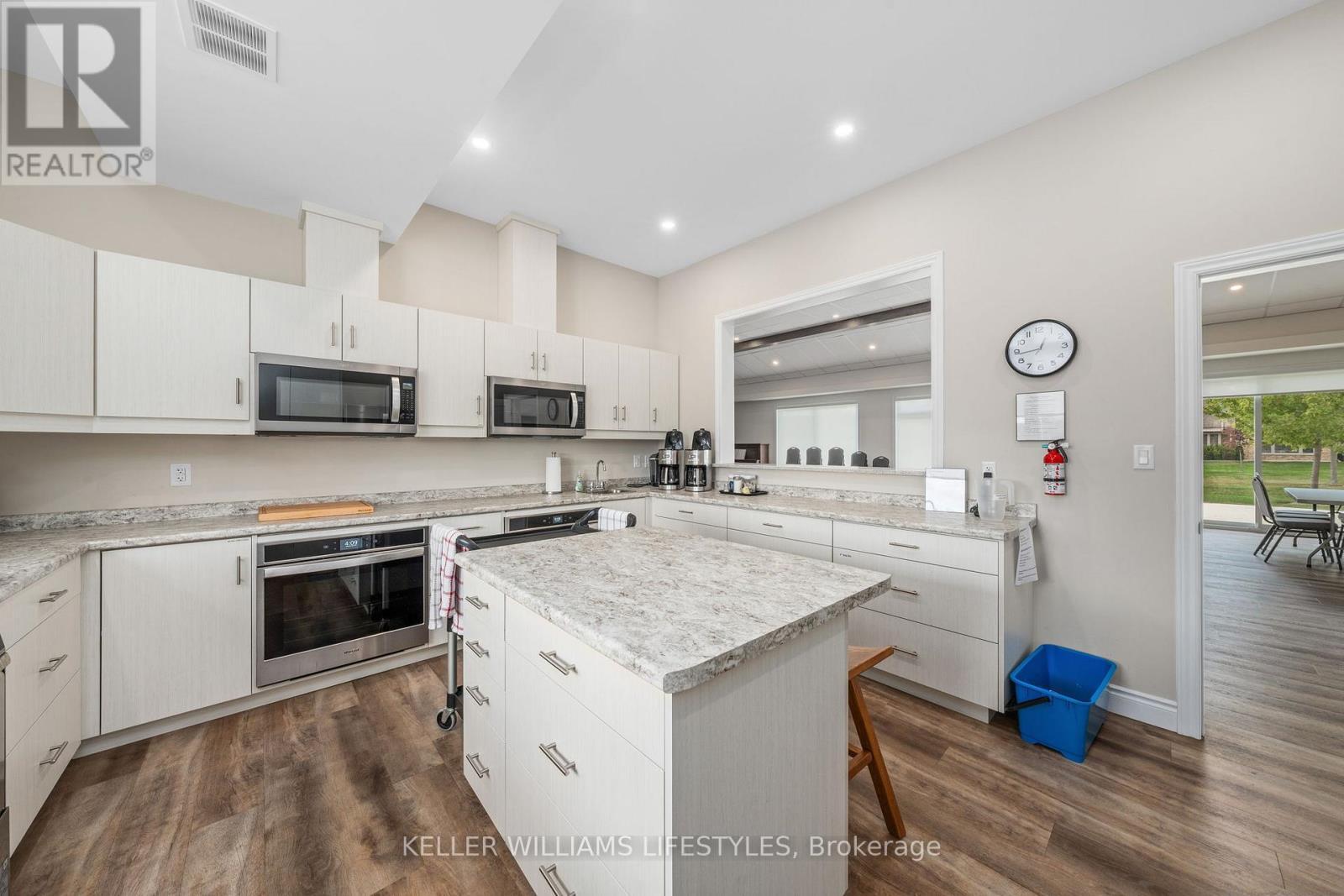 21 - 5969 Townsend Line, Lambton Shores (Forest), ON - Indoor Photo Showing Kitchen