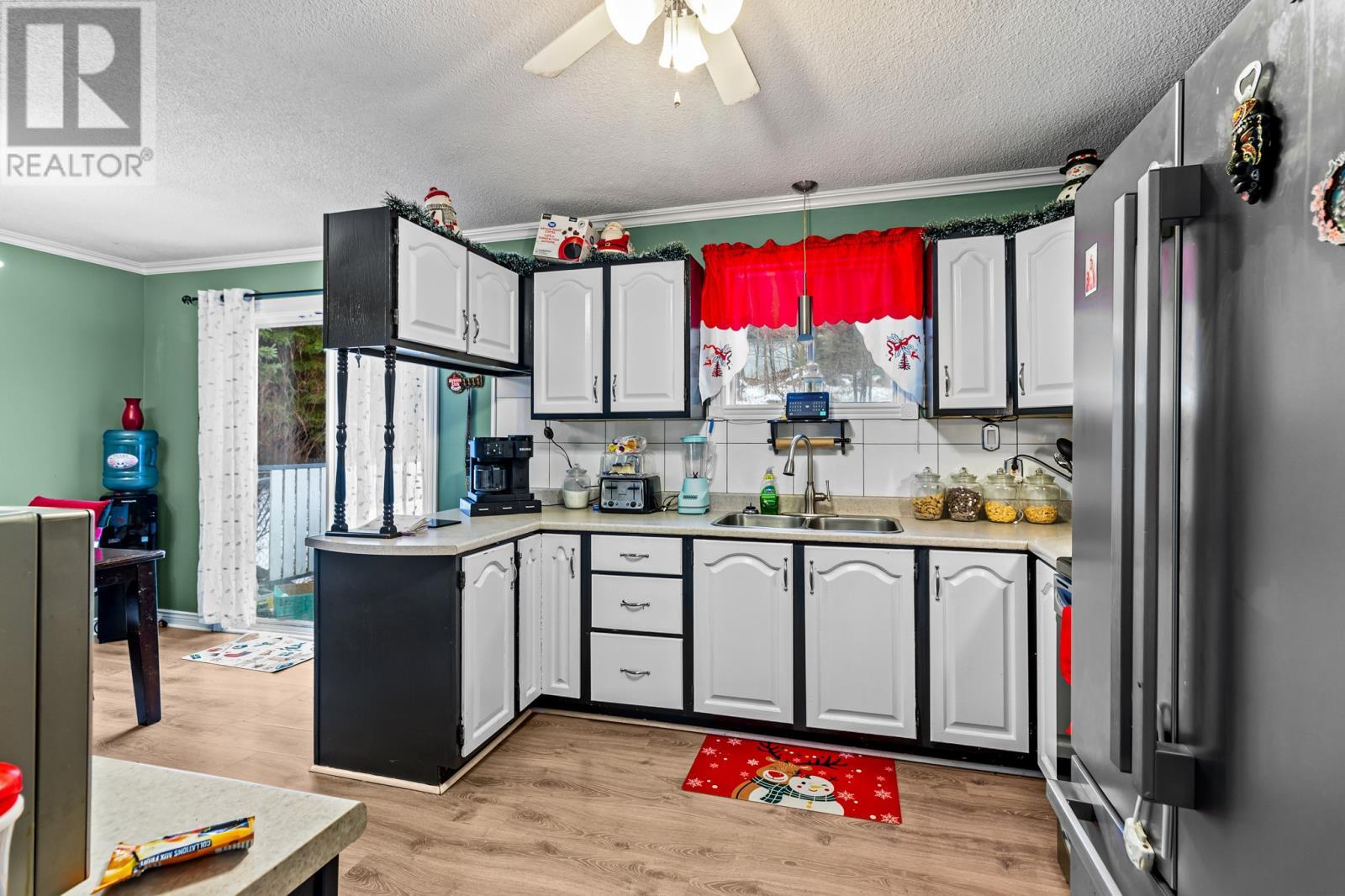 929 Pouch Cove Line, Pouch Cove, NL - Indoor Photo Showing Kitchen With Double Sink