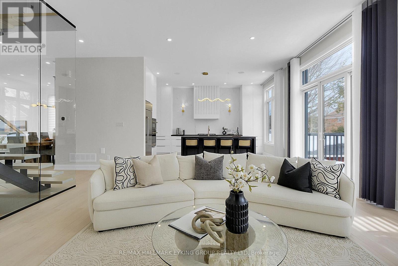 623 Rowanwood Avenue, Ottawa, ON - Indoor Photo Showing Living Room
