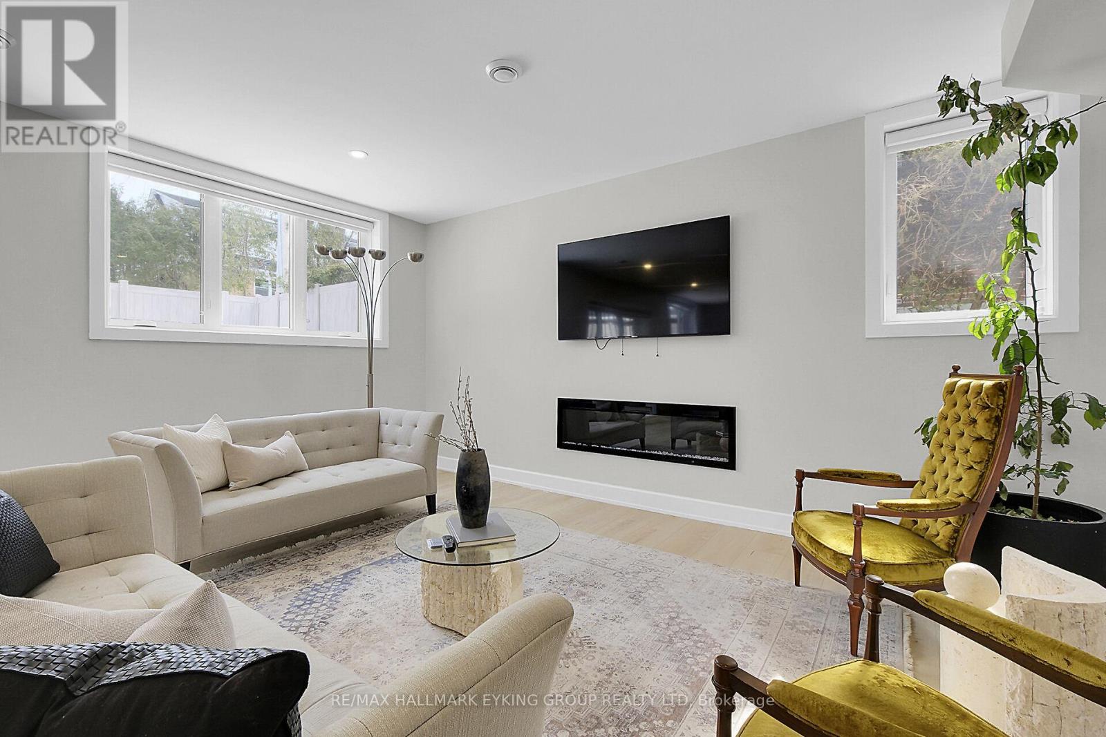 623 Rowanwood Avenue, Ottawa, ON - Indoor Photo Showing Living Room With Fireplace