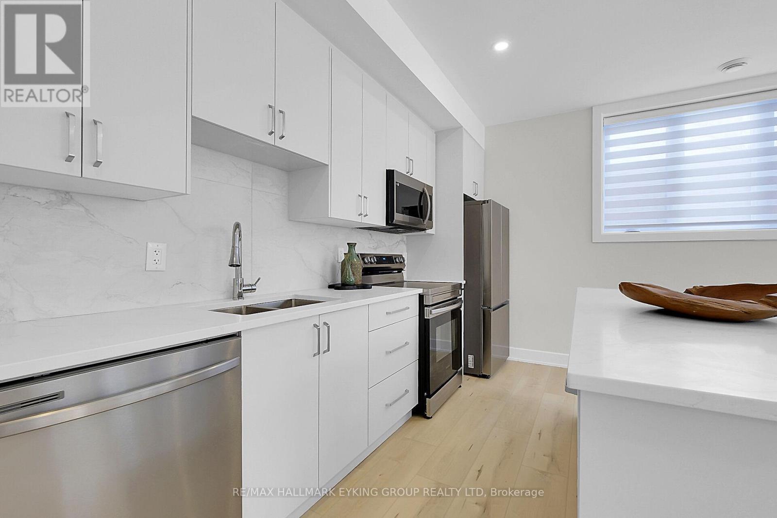 623 Rowanwood Avenue, Ottawa, ON - Indoor Photo Showing Kitchen With Double Sink