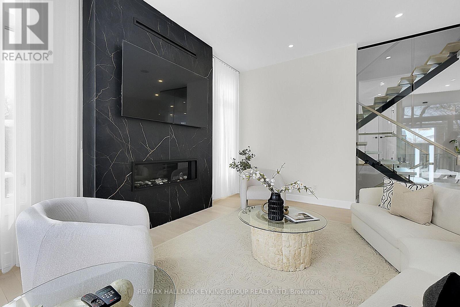 623 Rowanwood Avenue, Ottawa, ON - Indoor With Fireplace