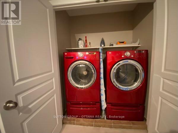 304 Grey Seal Circle, Ottawa, ON - Indoor Photo Showing Laundry Room