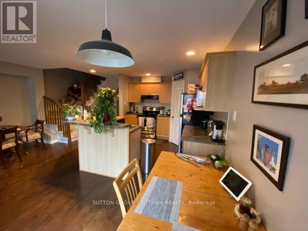 304 Grey Seal Circle, Ottawa, ON - Indoor Photo Showing Dining Room