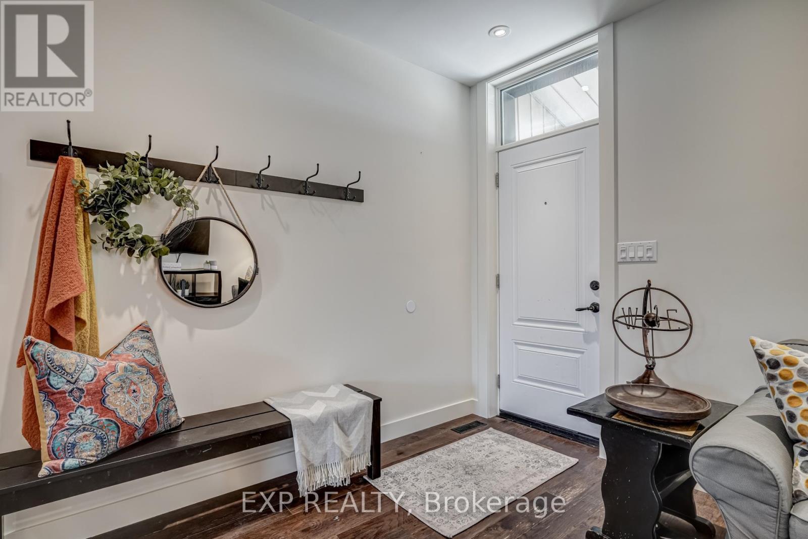 14 Milton Avenue, Hamilton, ON - Indoor Photo Showing Other Room