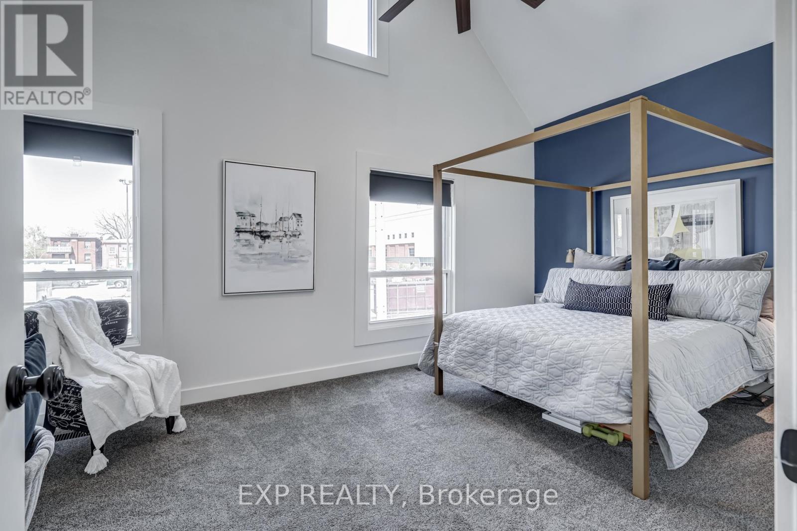 14 Milton Avenue, Hamilton, ON - Indoor Photo Showing Bedroom