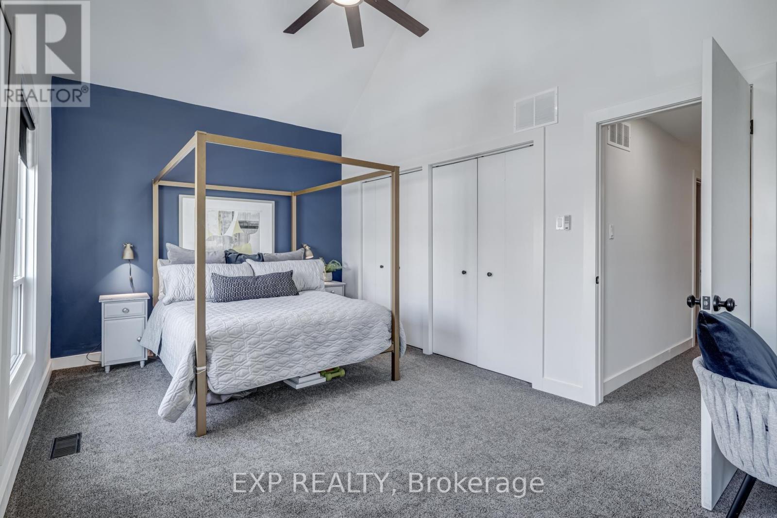 14 Milton Avenue, Hamilton, ON - Indoor Photo Showing Bedroom