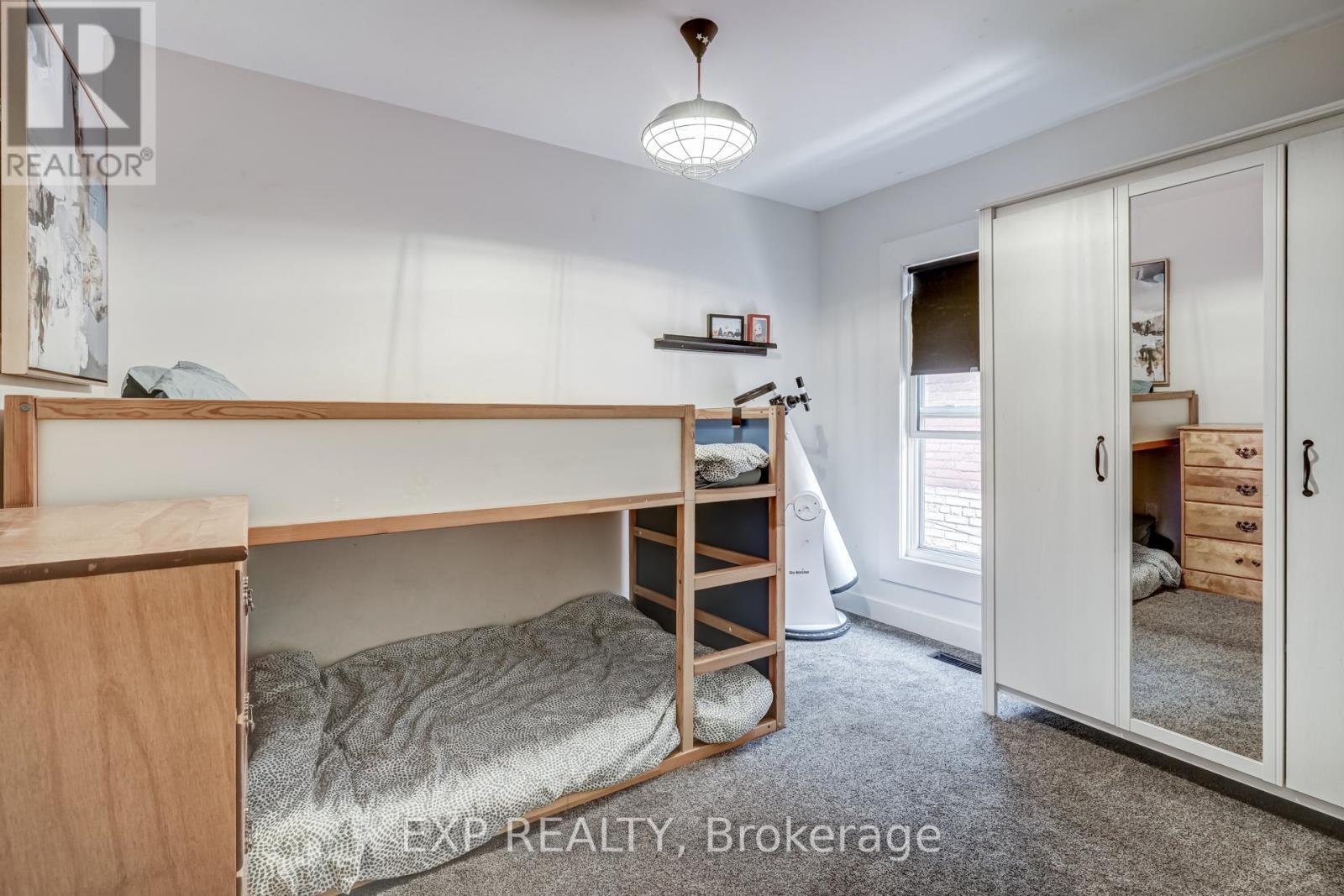 14 Milton Avenue, Hamilton, ON - Indoor Photo Showing Bedroom