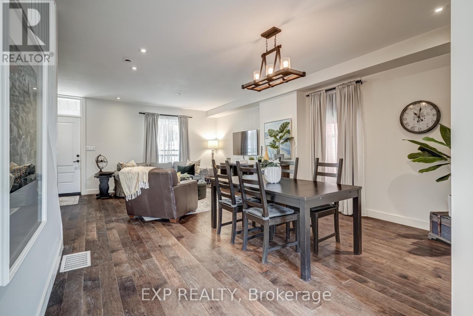 14 Milton Avenue, Hamilton, ON - Indoor Photo Showing Dining Room