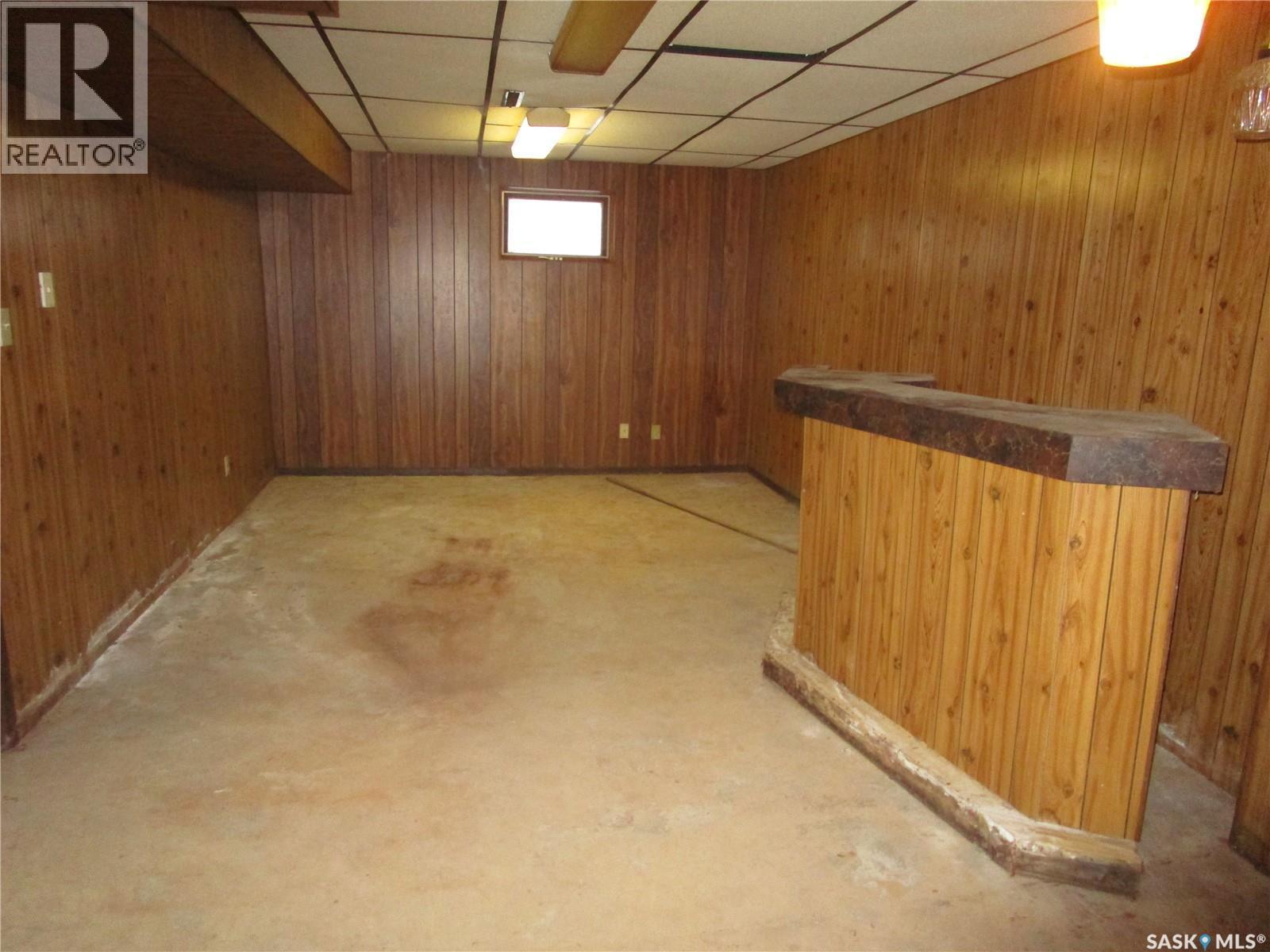 514 3Rd Avenue E, Assiniboia, SK - Indoor