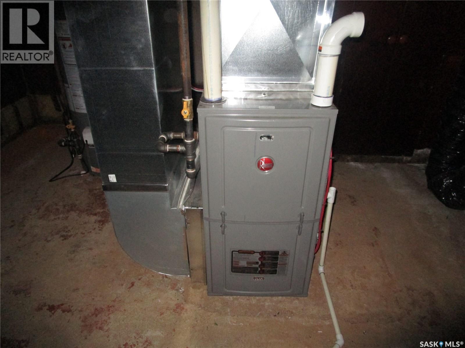 514 3Rd Avenue E, Assiniboia, SK - Indoor Photo Showing Basement