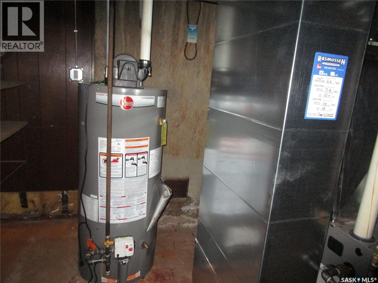 514 3Rd Avenue E, Assiniboia, SK - Indoor Photo Showing Basement