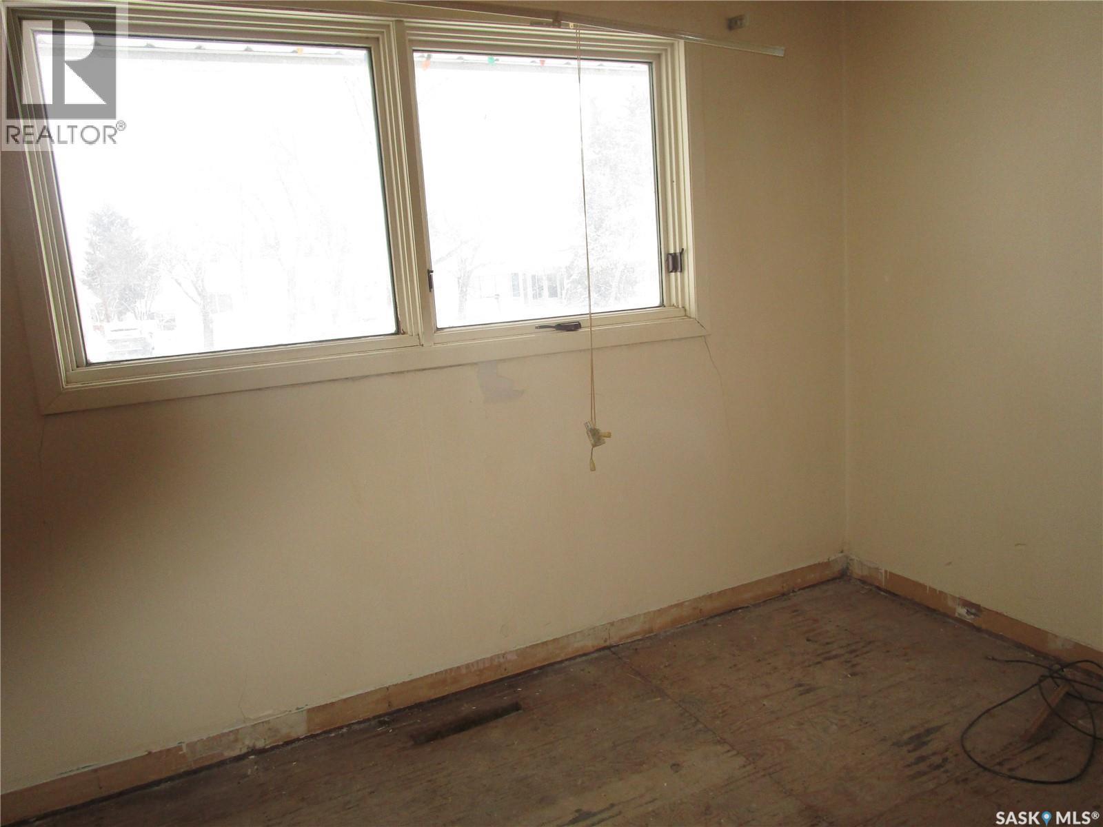 514 3Rd Avenue E, Assiniboia, SK - Indoor Photo Showing Other Room