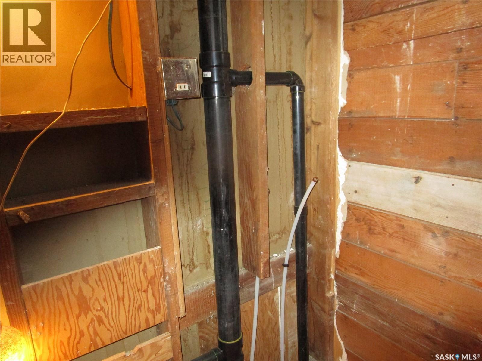 514 3Rd Avenue E, Assiniboia, SK - Indoor