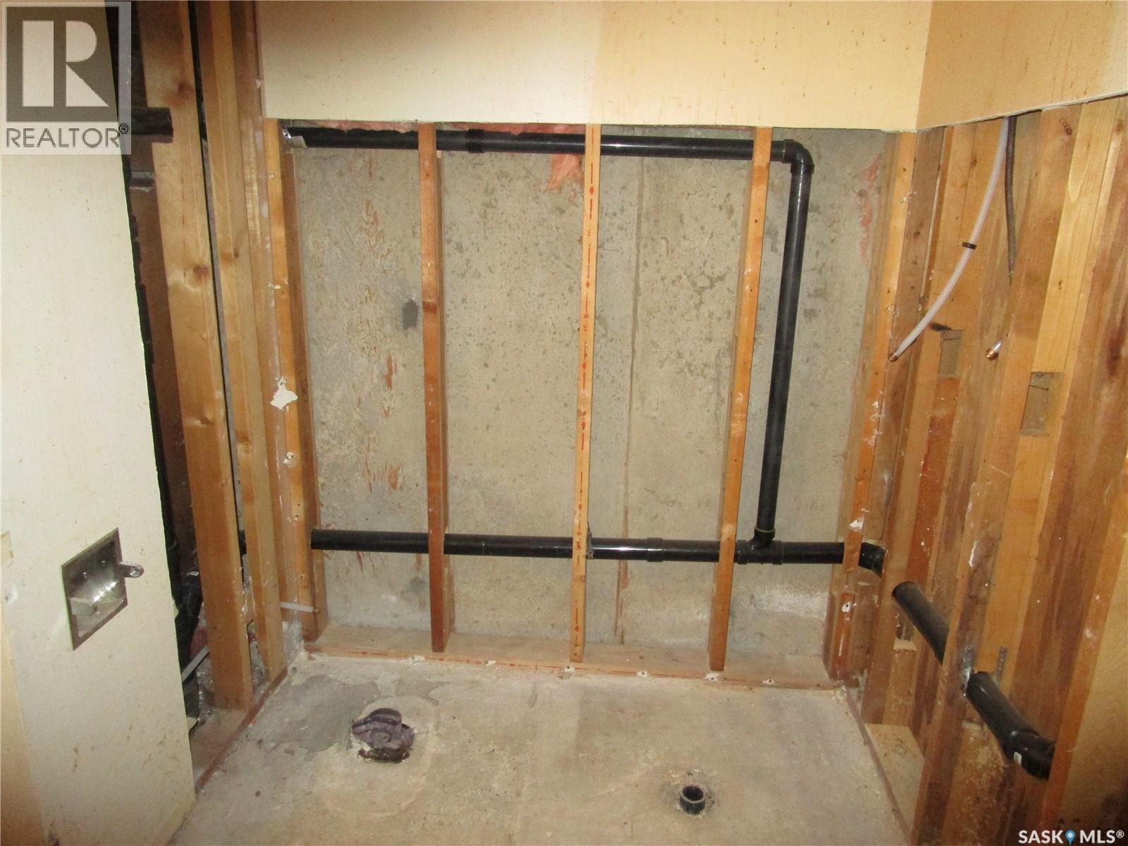 514 3Rd Avenue E, Assiniboia, SK - Indoor