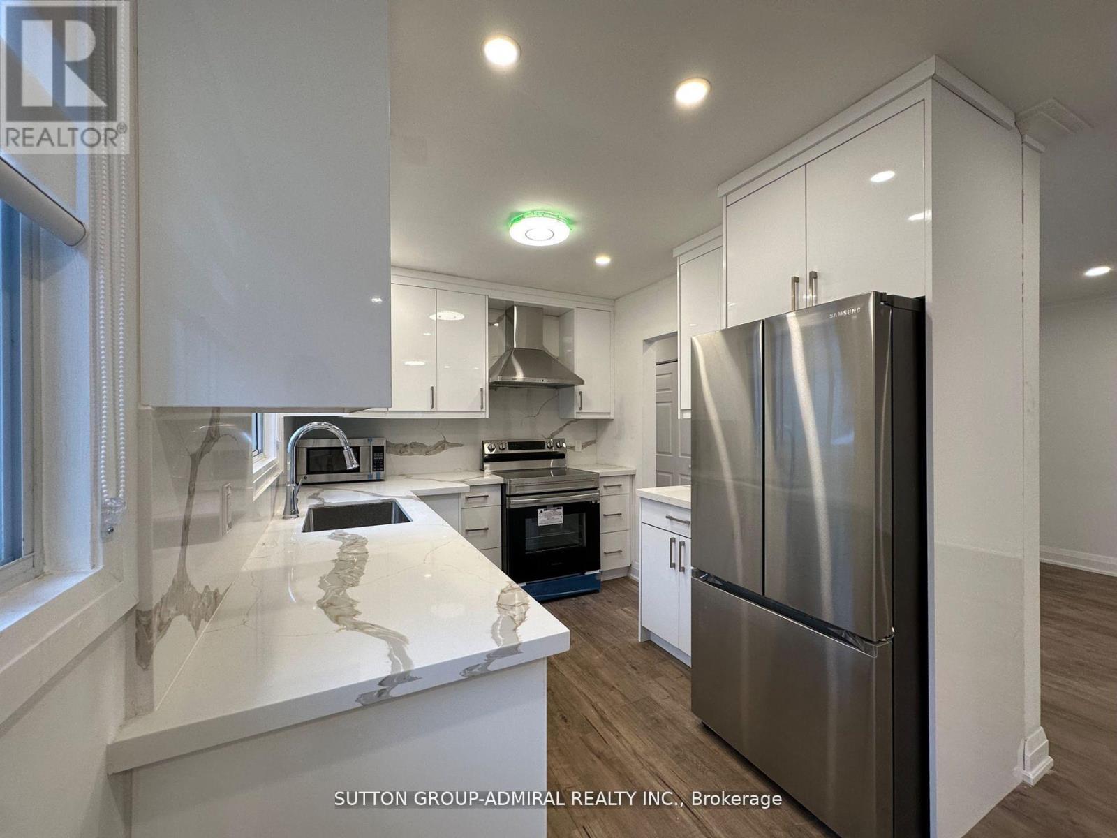 Main Floor - 7 Resolution Crescent, Toronto, ON - Indoor Photo Showing Kitchen With Upgraded Kitchen