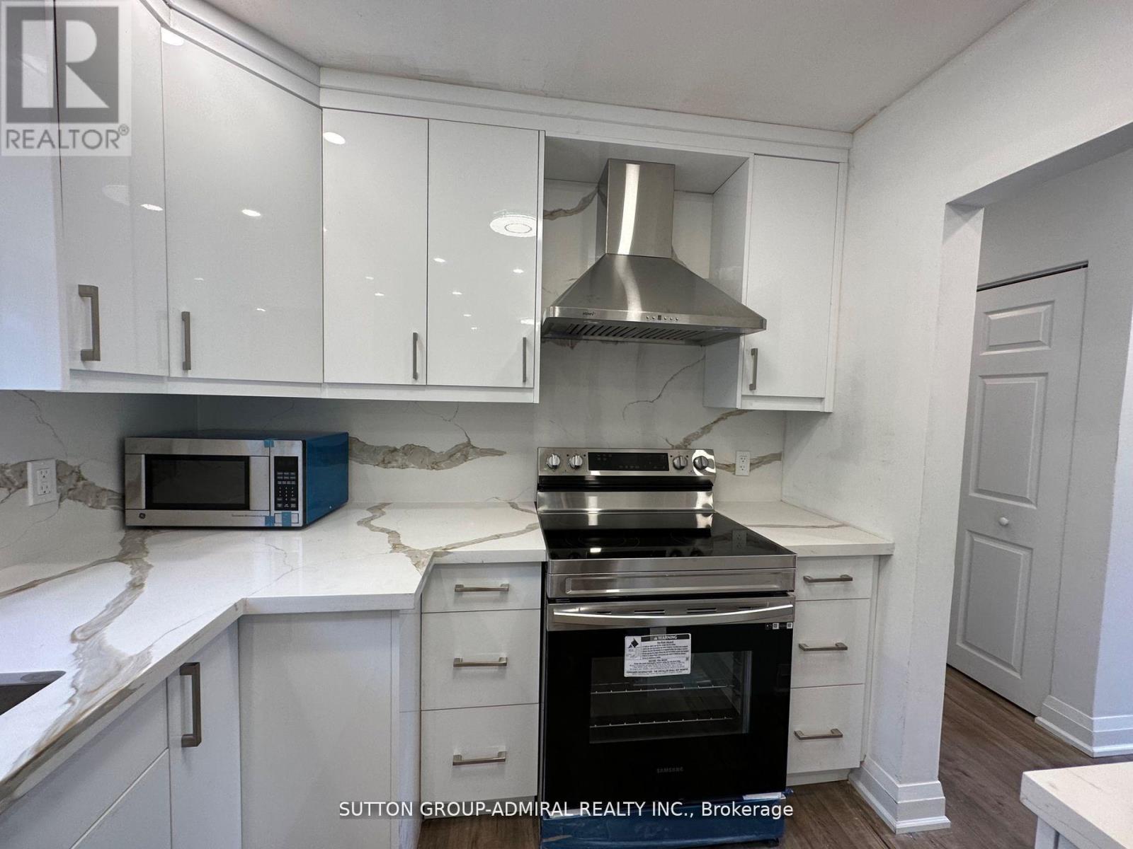 Main Floor - 7 Resolution Crescent, Toronto, ON - Indoor Photo Showing Kitchen