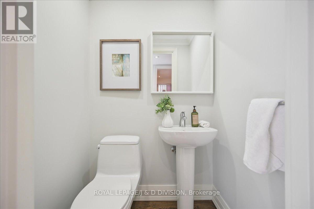 65 Chatsworth Drive, Toronto, ON - Indoor Photo Showing Bathroom
