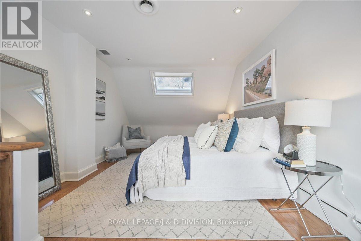 65 Chatsworth Drive, Toronto, ON - Indoor Photo Showing Bedroom
