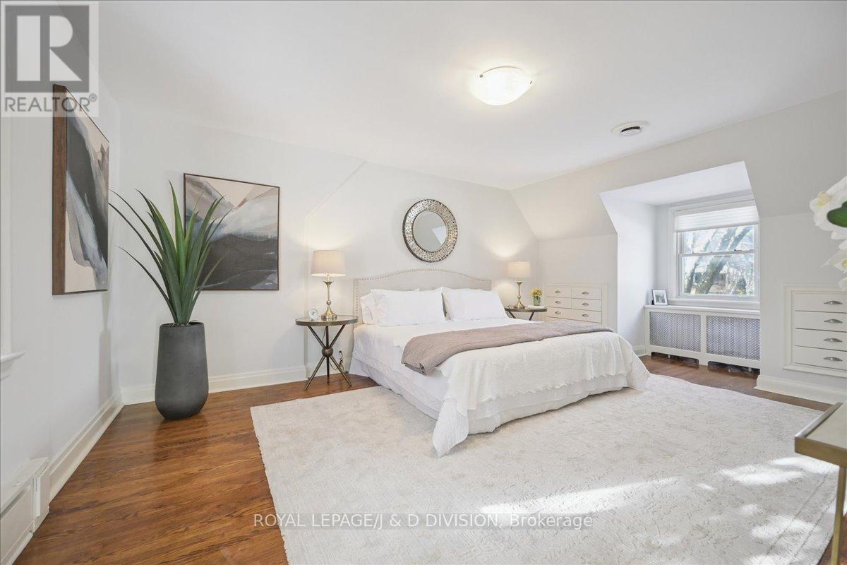 65 Chatsworth Drive, Toronto, ON - Indoor Photo Showing Bedroom