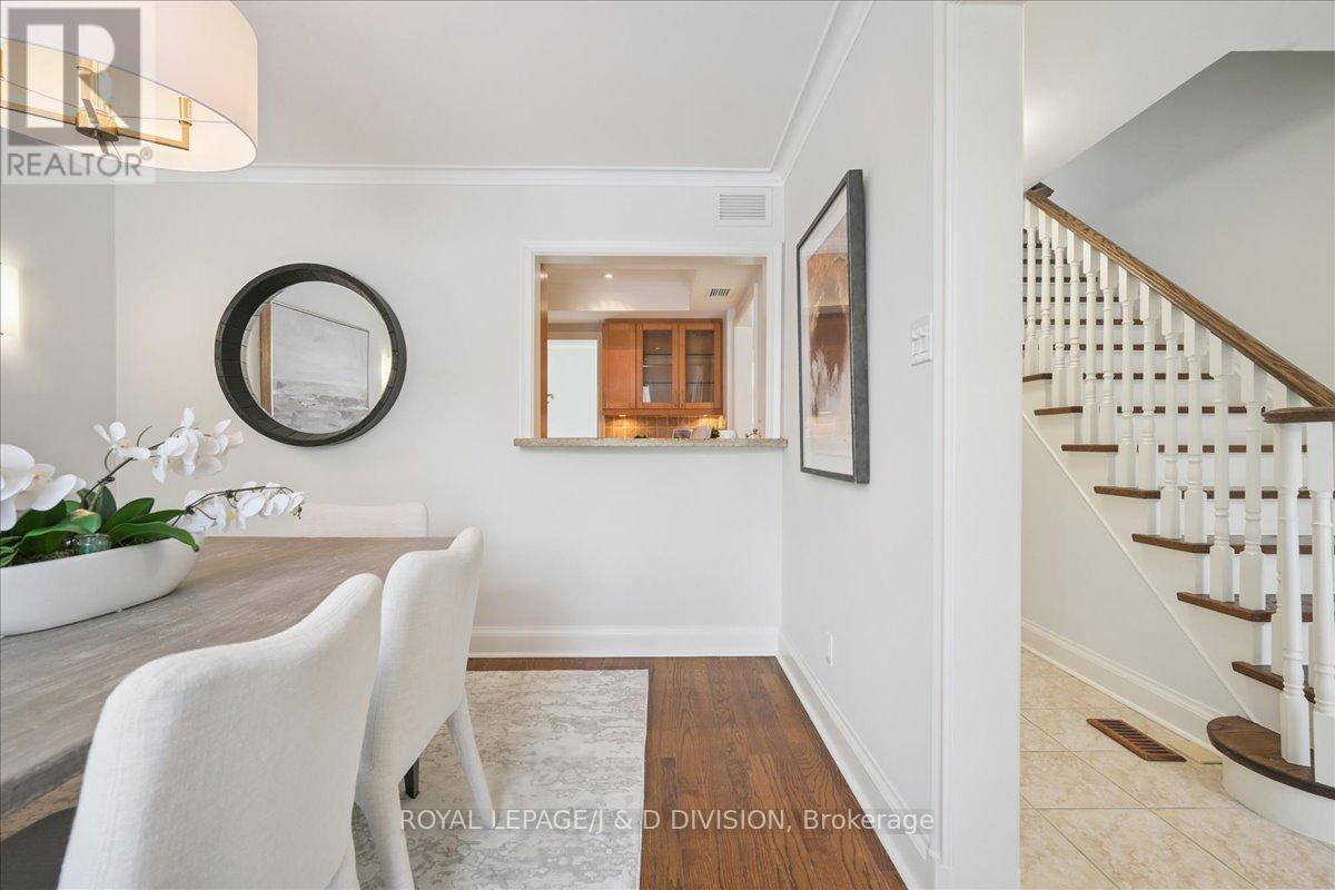 65 Chatsworth Drive, Toronto, ON - Indoor