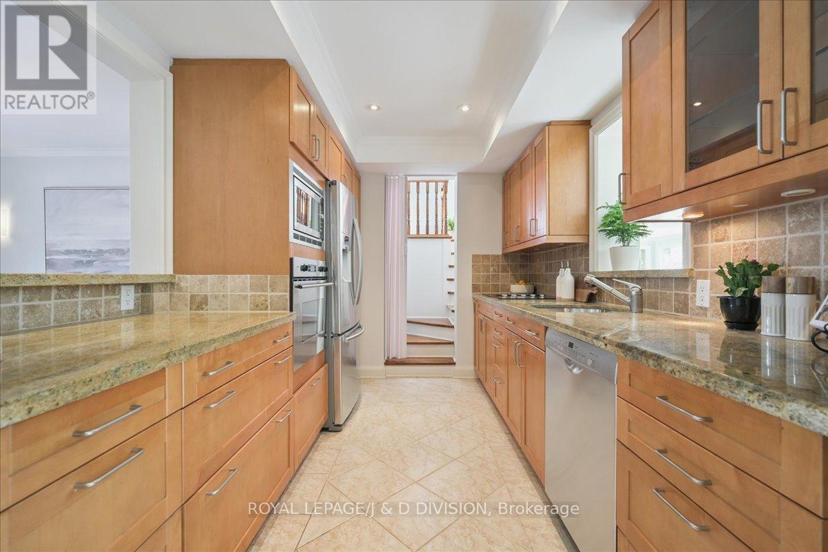 65 Chatsworth Drive, Toronto, ON - Indoor Photo Showing Kitchen