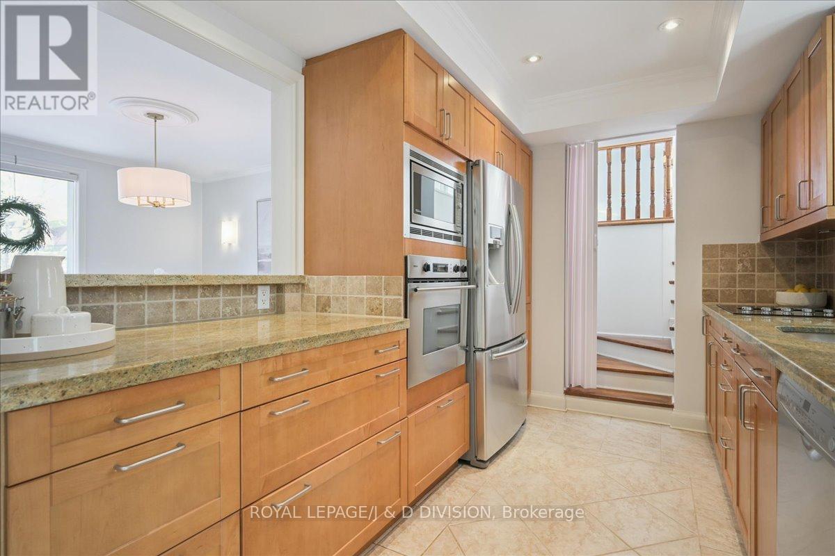 65 Chatsworth Drive, Toronto, ON - Indoor Photo Showing Kitchen