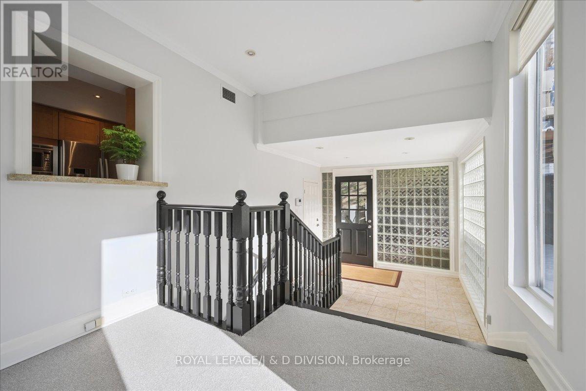 65 Chatsworth Drive, Toronto, ON - Indoor Photo Showing Other Room