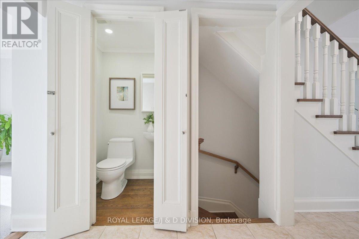 65 Chatsworth Drive, Toronto, ON - Indoor Photo Showing Bathroom