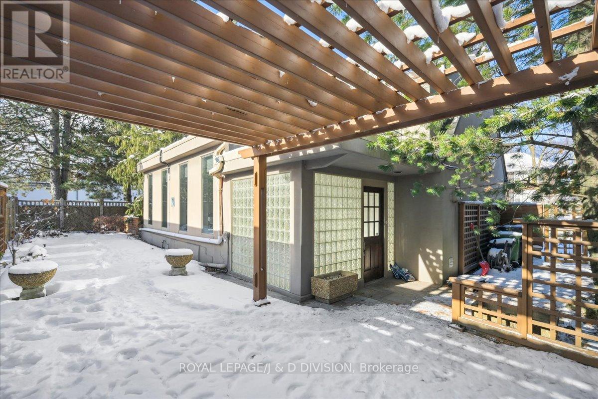 65 Chatsworth Drive, Toronto, ON - Outdoor