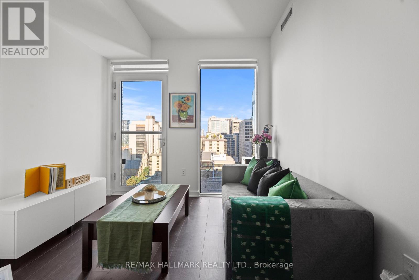 1402 - 238 Simcoe Street, Toronto, ON - Indoor