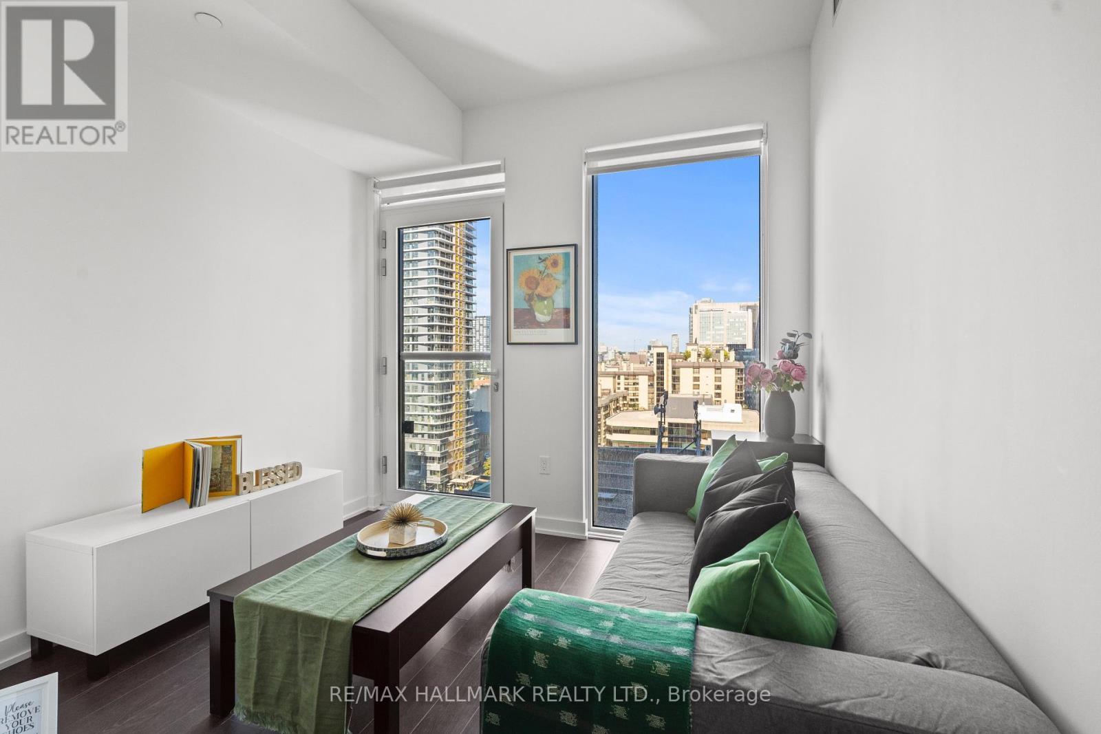 1402 - 238 Simcoe Street, Toronto, ON - Indoor