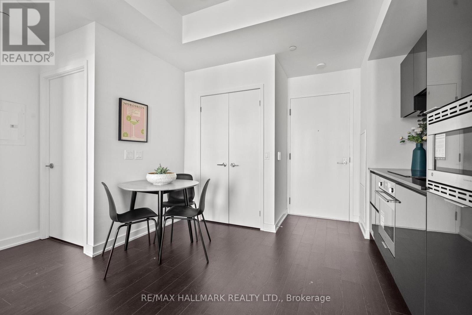 1402 - 238 Simcoe Street, Toronto, ON - Indoor