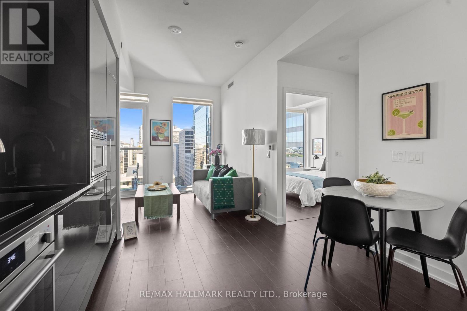 1402 - 238 Simcoe Street, Toronto, ON - Indoor Photo Showing Dining Room