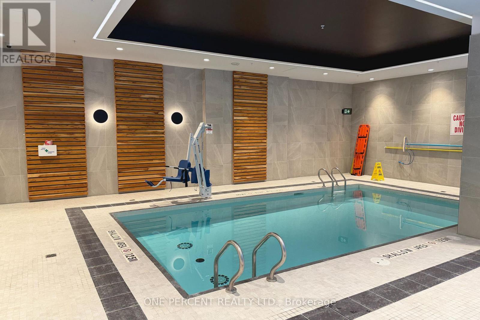 410 - 340 Queen Street, Ottawa, ON - Indoor Photo Showing Other Room With In Ground Pool