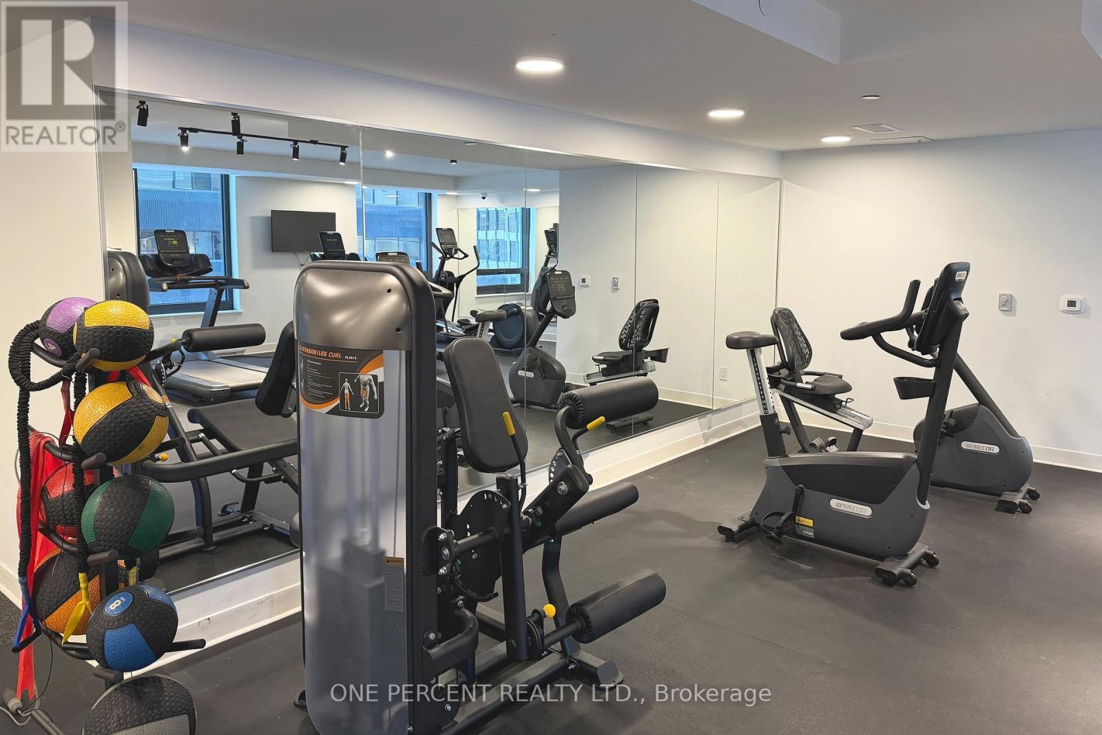 410 - 340 Queen Street, Ottawa, ON - Indoor Photo Showing Gym Room
