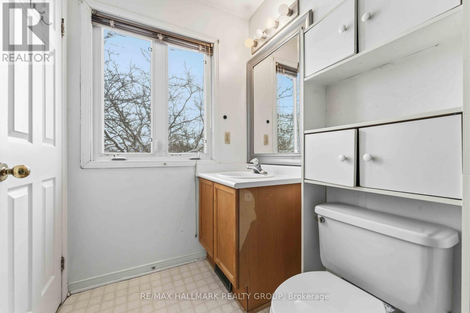 648 Brome Crescent, Ottawa, ON - Indoor Photo Showing Bathroom