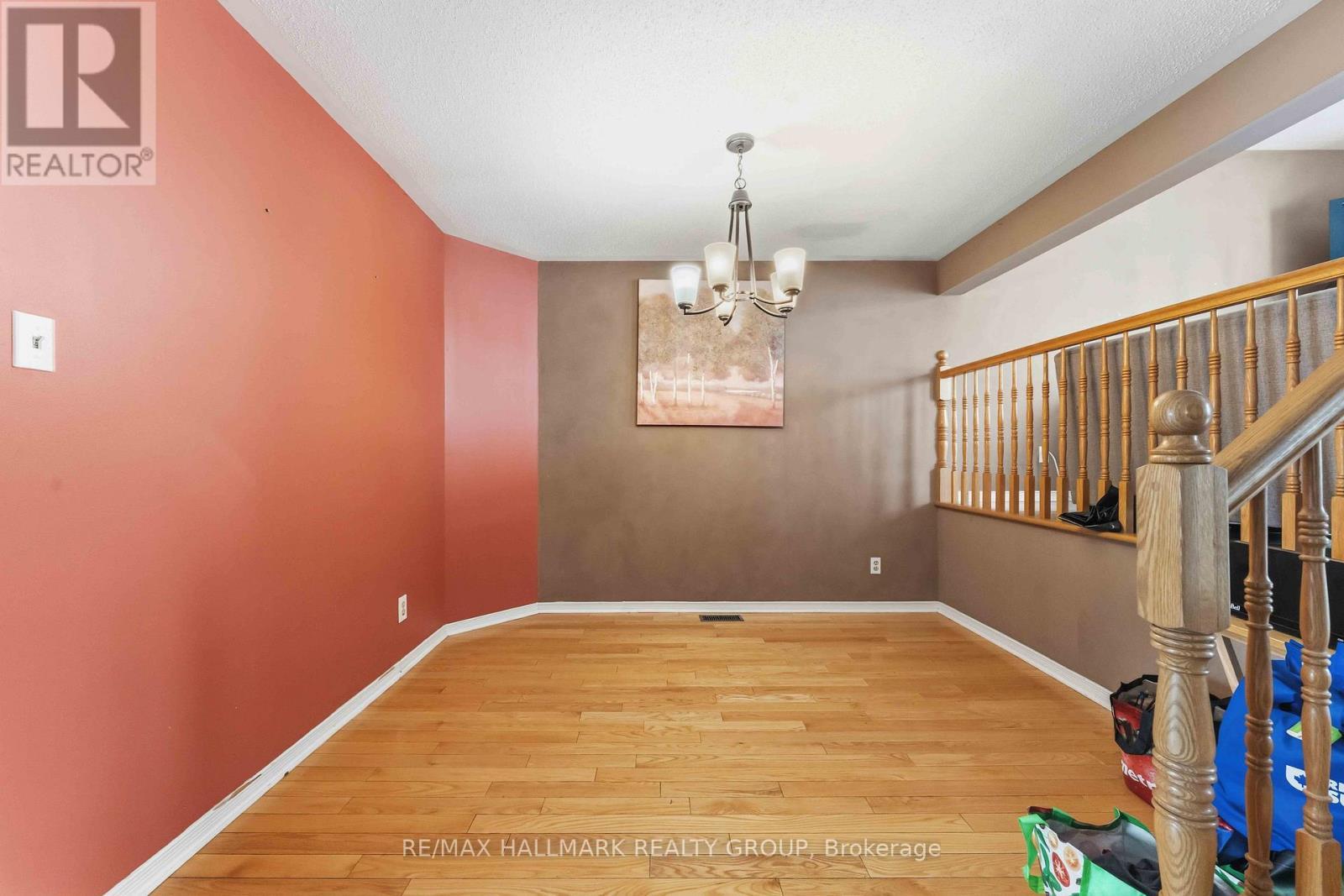 648 Brome Crescent, Ottawa, ON - Indoor Photo Showing Other Room