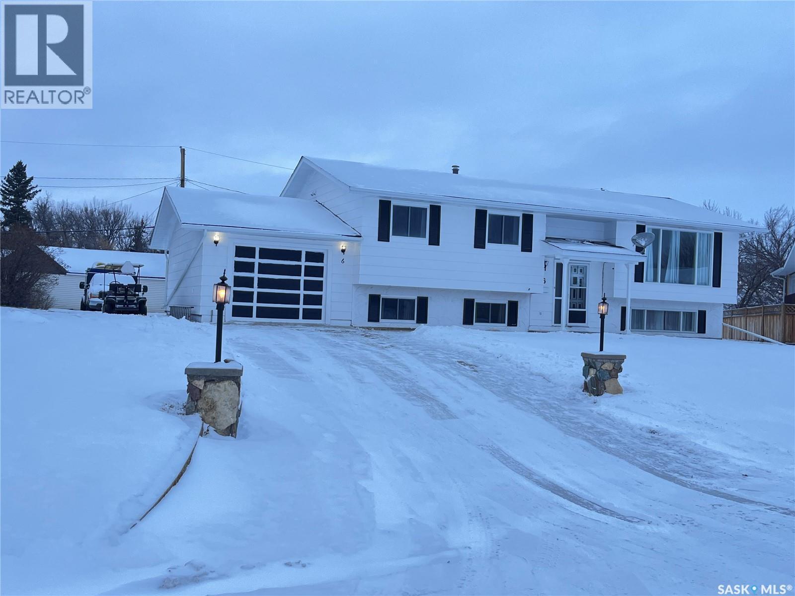 6 Stockdale Crescent, Maple Creek, SK - Outdoor With Facade