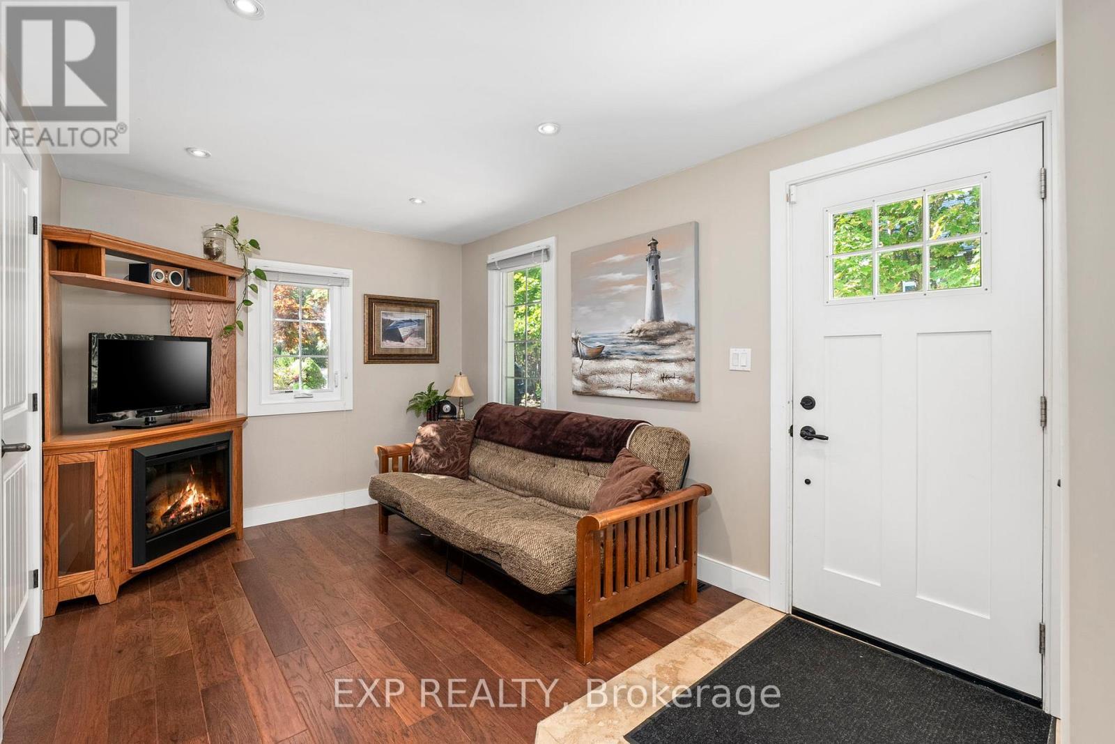 Welcome Home! - 21 Pinery Lane, Georgina, ON - Indoor Photo Showing Living Room With Fireplace