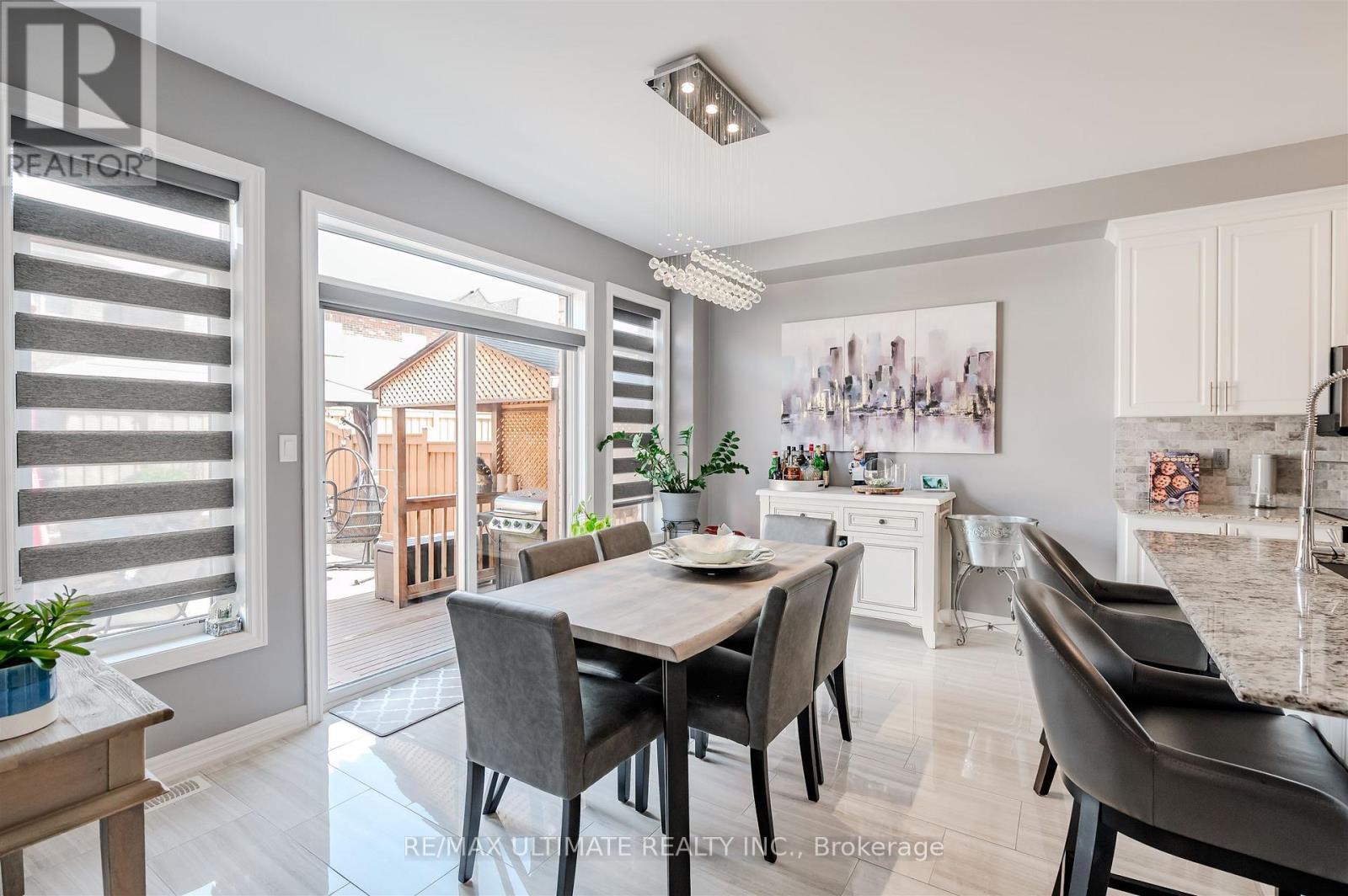 47 Lewis Avenue, Bradford West Gwillimbury, ON - Indoor Photo Showing Dining Room